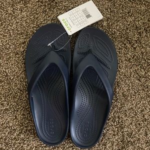 ✨NWT✨ Navy Crocs Classic ll Flip